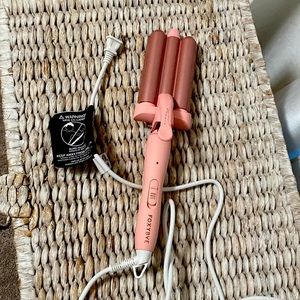 Foxybae triple bar curling iron